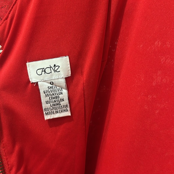 Red lace sheath dress - Picture 10 of 11